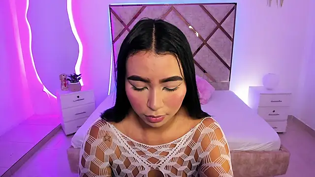 queenie staar online show from March 2026 08:36:01 PM