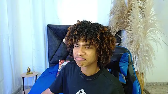 angelll18  online show from April 2026 09:01:02 PM