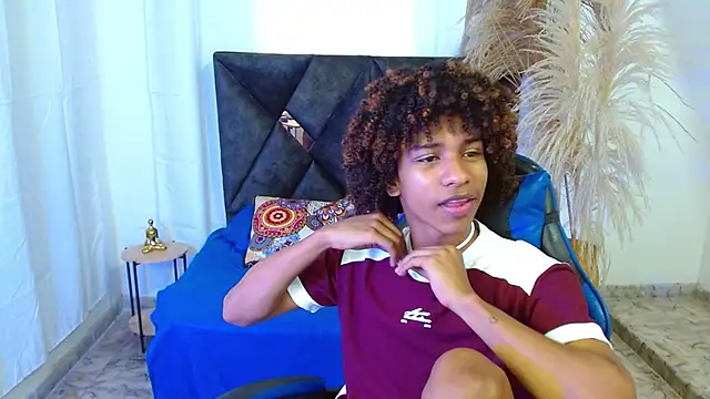 angelll18  online show from April 2026 08:20:01 PM