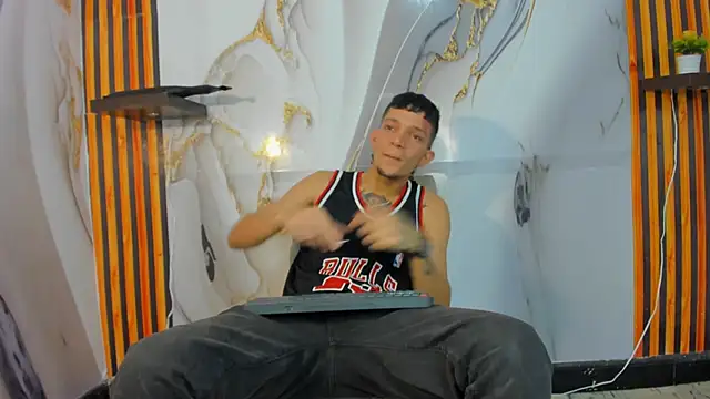 Straight Guy22 online show from December 2025 04:19:01 AM