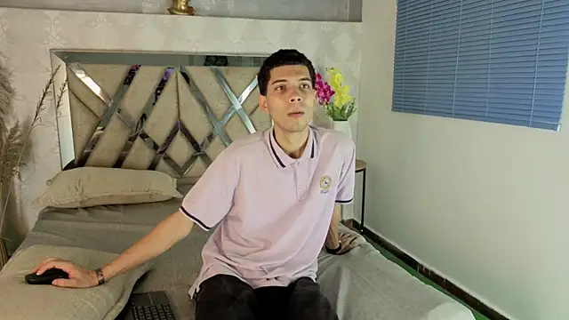 Snapshot of prettyboyy_13 chatting on December 2025 03:24:02 AM prettyboyy 13 online show from December 2025 03:24:02 AM