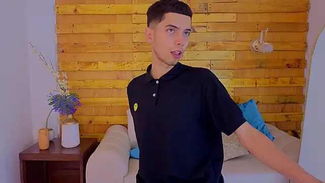 Snapshot of prettyboyy_13 chatting on January 2026 08:10:02 PM prettyboyy 13 online show from January 2026 08:10:02 PM