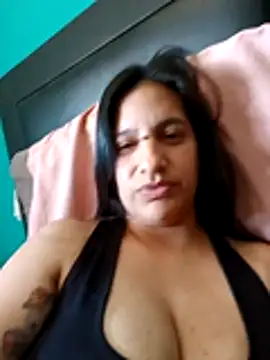 julietaloovee online show from December 2025 07:31:02 PM