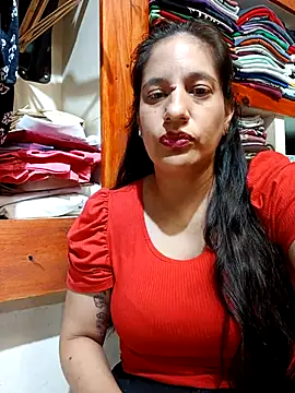 julietaloovee online show from February 2026 01:29:02 PM