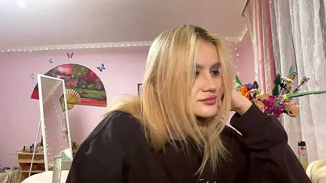 MelisaBloomy online show from December 2025 02:11:01 PM