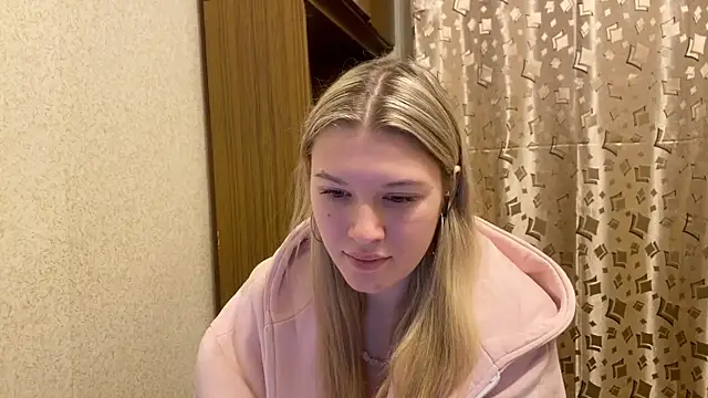 SkyeDavis online show from December 2025 07:20:02 PM