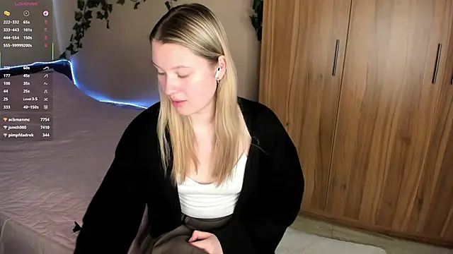 Snapshot of SkyeDavis chatting on March 2026 01:06:01 PM SkyeDavis online show from March 2026 01:06:01 PM