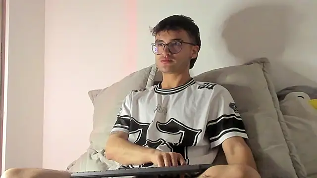 charlie dicker online show from February 2026 04:57:01 AM