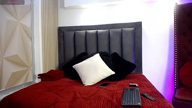 Snapshot of TransDivaSantana chatting on April 2026 08:42:01 PM TransDivaSantana online show from April 2026 08:42:01 PM