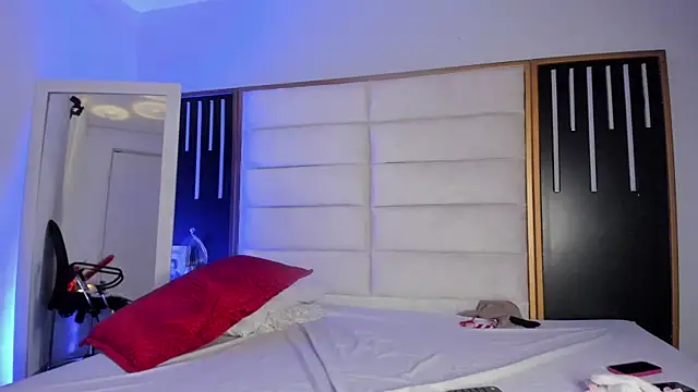 JuliMonroe19 online show from February 2026 12:58:01 PM