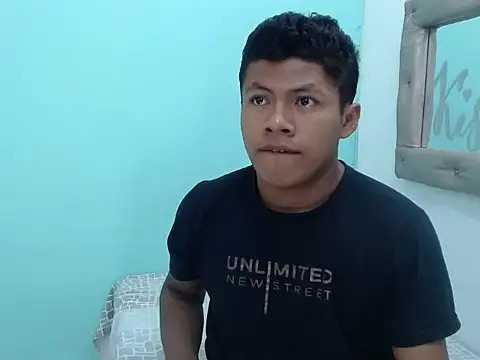 Snapshot of toomixxx chatting on December 2025 02:40:02 AM toomixxx online show from December 2025 02:40:02 AM