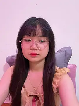 Snapshot of ___KARA___ chatting on May 2026 08:43:02 AM KARA online show from May 2026 08:43:02 AM
