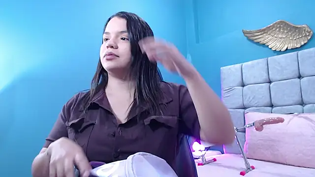 AuraArnau online show from January 2026 06:35:01 PM