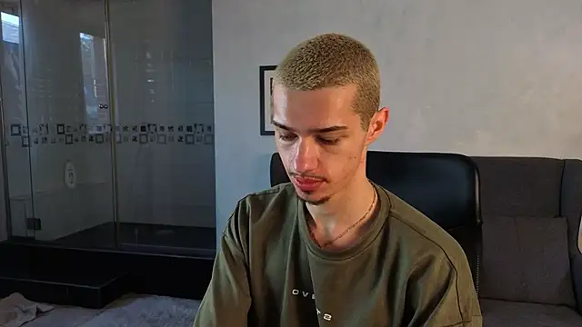 KaydenDrew online show from April 2026 04:32:01 AM