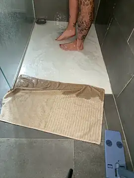 Snapshot of Klarry69 chatting on April 2026 09:37:01 AM Klarry69 online show from April 2026 09:37:01 AM