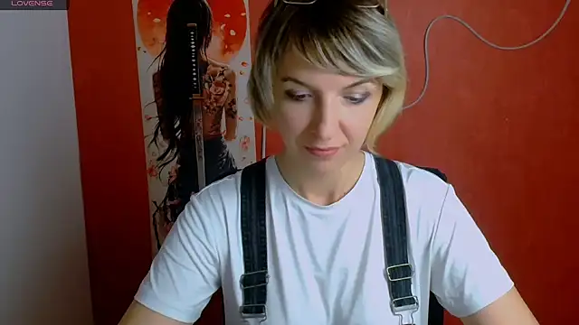Snapshot of Lana_Foxyy chatting on May 2026 04:01:02 PM Lana Foxyy online show from May 2026 04:01:02 PM