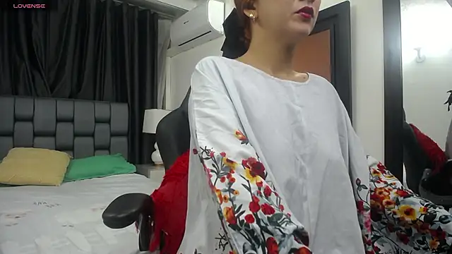 kyra jeet online show from March 2026 12:45:01 PM