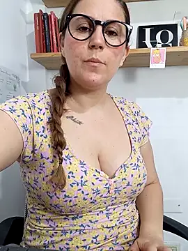 Snapshot of SofiEsteves chatting on April 2026 02:32:02 PM SofiEsteves online show from April 2026 02:32:02 PM