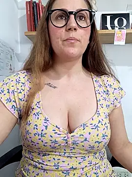 Snapshot of SofiEsteves chatting on April 2026 07:29:02 PM SofiEsteves online show from April 2026 07:29:02 PM