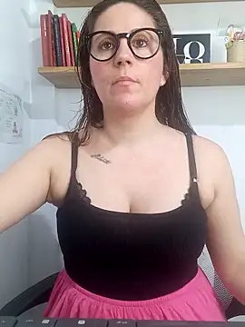 Snapshot of SofiEsteves chatting on May 2026 04:12:02 PM SofiEsteves online show from May 2026 04:12:02 PM