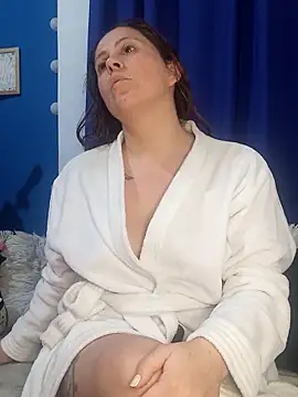 Snapshot of SofiEsteves chatting on May 2026 06:57:01 PM SofiEsteves online show from May 2026 06:57:01 PM