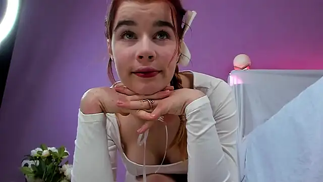 Snapshot of EilinWood chatting on December 2025 02:13:01 PM EilinWood online show from December 2025 02:13:01 PM