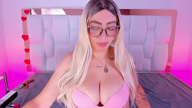 Snapshot of CamilleJuicy_ chatting on April 2026 01:03:02 PM CamilleJuicy online show from April 2026 01:03:02 PM