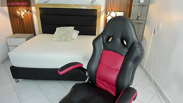 Snapshot of SIENNA_FOX4 chatting on March 2026 12:49:01 PM SIENNA FOX4 online show from March 2026 12:49:01 PM