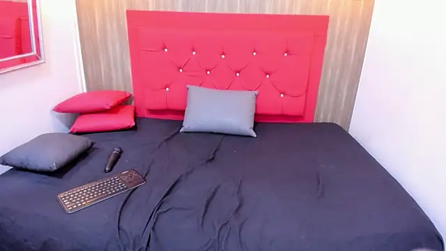 meggancurvy online show from March 2026 07:19:01 PM