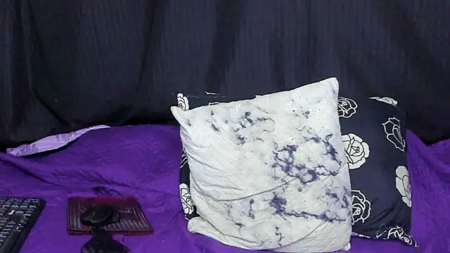 Snapshot of _natzury_ chatting on July 2026 01:10:02 PM natzury online show from July 2026 01:10:02 PM