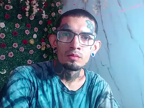 Snapshot of Boy_tatto77 chatting on April 2026 01:15:01 PM Boy tatto77 online show from April 2026 01:15:01 PM