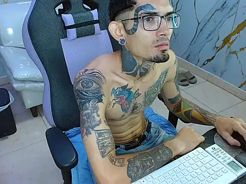 Snapshot of Boy_tatto77 chatting on May 2026 12:23:01 PM Boy tatto77 online show from May 2026 12:23:01 PM