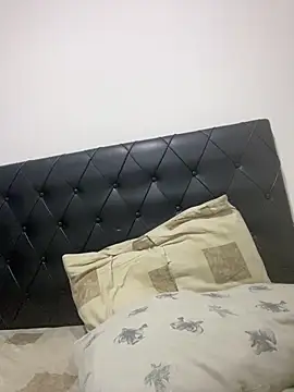 Nini  online show from April 2026 09:23:01 PM