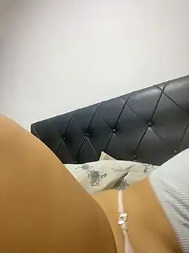 Nini  online show from April 2026 08:20:02 PM