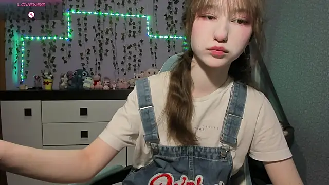 Snapshot of Yoonhee_ki chatting on June 2026 08:26:02 PM Yoonhee ki online show from June 2026 08:26:02 PM