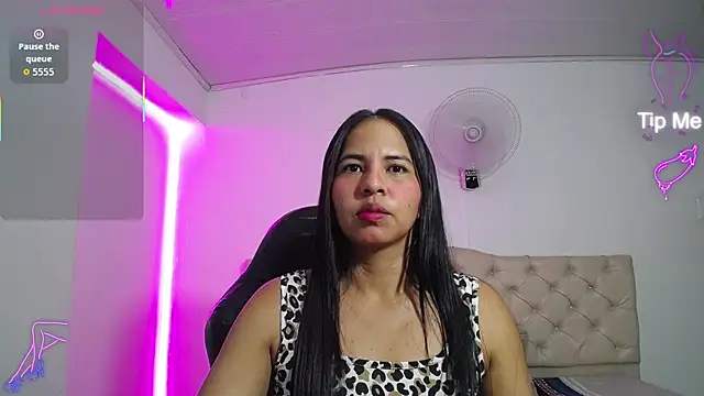 nicol ross19 online show from July 2026 07:09:01 PM