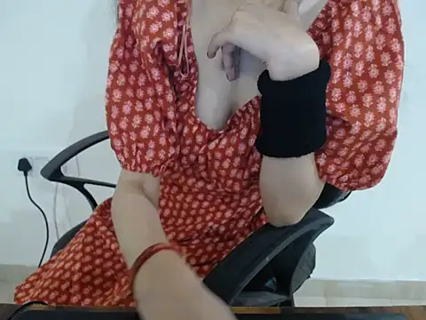 Farhana beautyfull online show from January 2026 04:49:01 AM