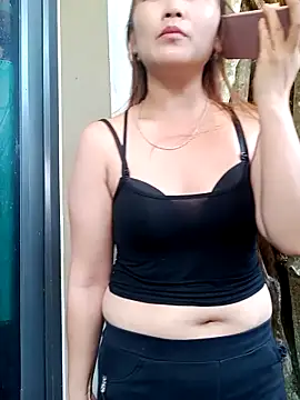 Snapshot of yula-bi chatting on May 2026 11:56:01 PM yula-bi online show from May 2026 11:56:01 PM