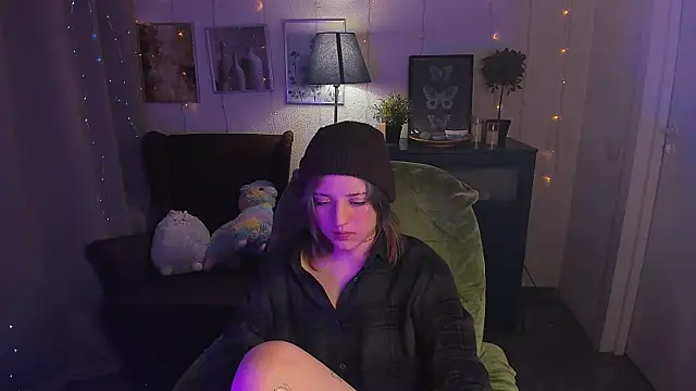 Snapshot of SarahShelby chatting on April 2026 08:59:02 PM SarahShelby online show from April 2026 08:59:02 PM