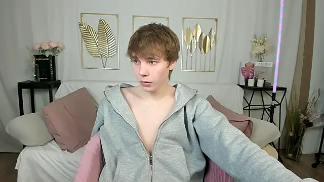 andyyzzz online show from April 2026 08:31:02 PM