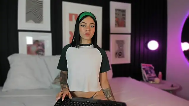 Snapshot of leslie_thompson chatting on January 2026 08:12:01 PM leslie thompson online show from January 2026 08:12:01 PM