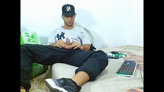 Snapshot of Alphamaster_92 chatting on June 2026 07:45:01 PM Alphamaster 92 online show from June 2026 07:45:01 PM