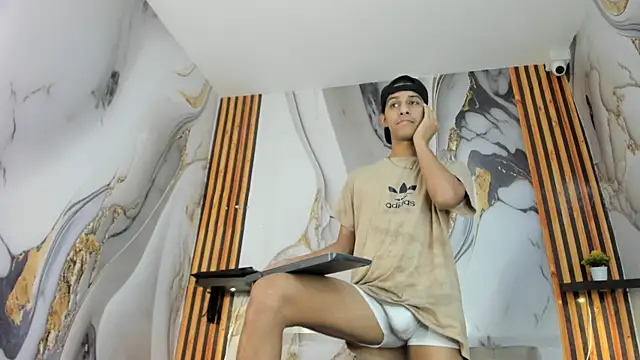 Victor LatinBoy online show from January 2026 12:10:02 PM