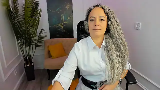 SamanthaReider online show from January 2026 06:10:01 PM