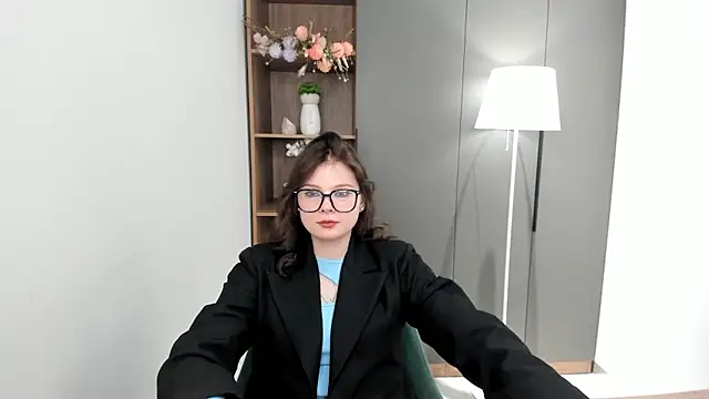 Snapshot of QuinnHeileman chatting on December 2025 09:29:02 AM QuinnHeileman online show from December 2025 09:29:02 AM