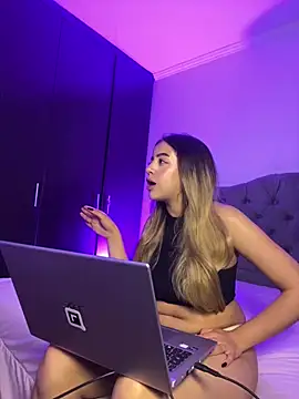 cute emmma online show from March 2026 12:45:01 AM