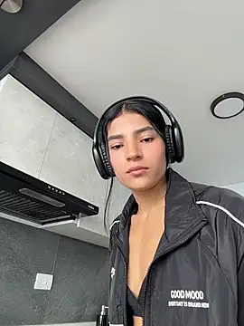 Snapshot of Ema_Rose_ chatting on June 2026 07:16:01 PM Ema Rose online show from June 2026 07:16:01 PM