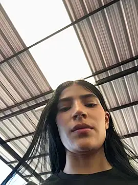 Snapshot of Ema_Rose_ chatting on July 2026 04:27:02 PM Ema Rose online show from July 2026 04:27:02 PM