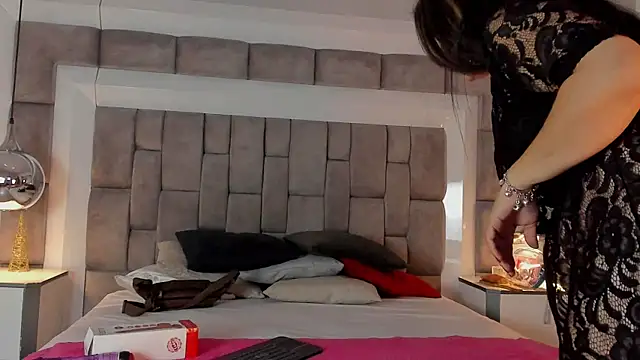 Snapshot of ElenaWatsonn chatting on January 2026 07:50:02 PM ElenaWatsonn online show from January 2026 07:50:02 PM