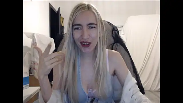 Snapshot of BarbieBlondieGirl chatting on March 2026 07:44:01 PM BarbieBlondieGirl online show from March 2026 07:44:01 PM